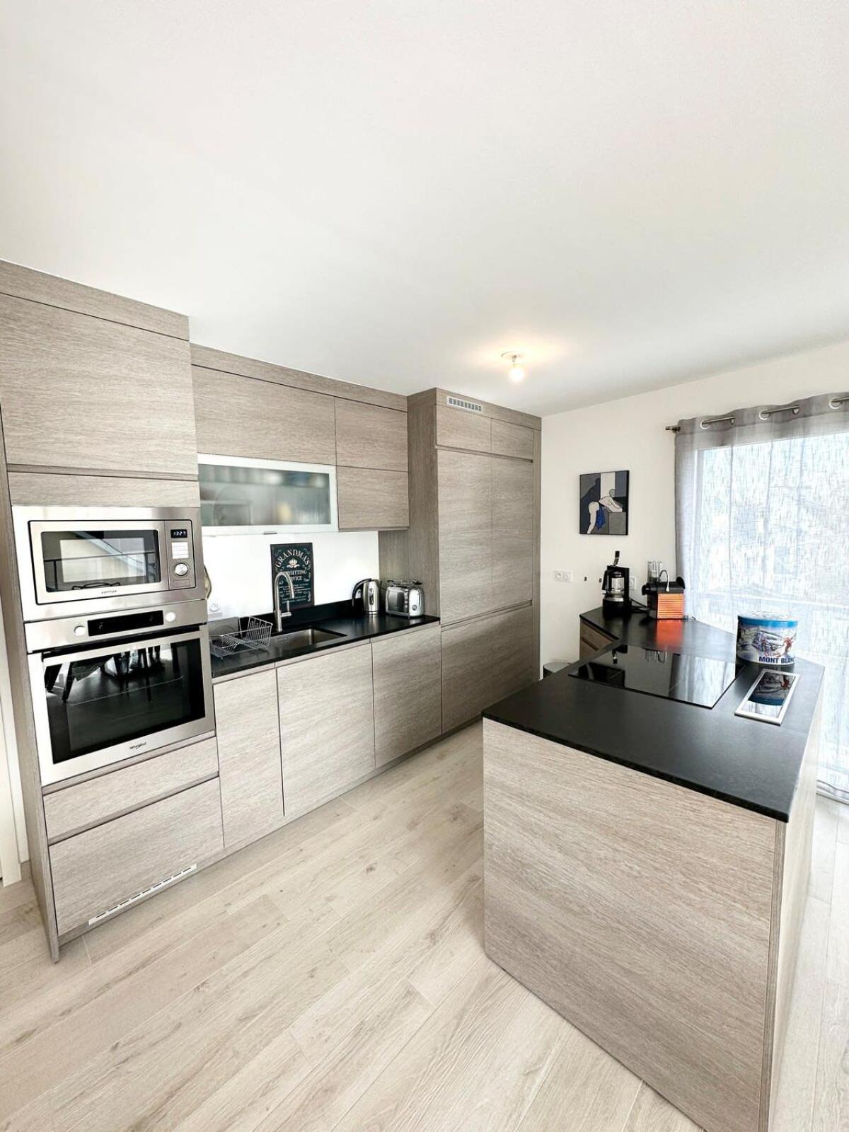 Appartement Spacieux T4 Neuf De Standing Plein Bourg