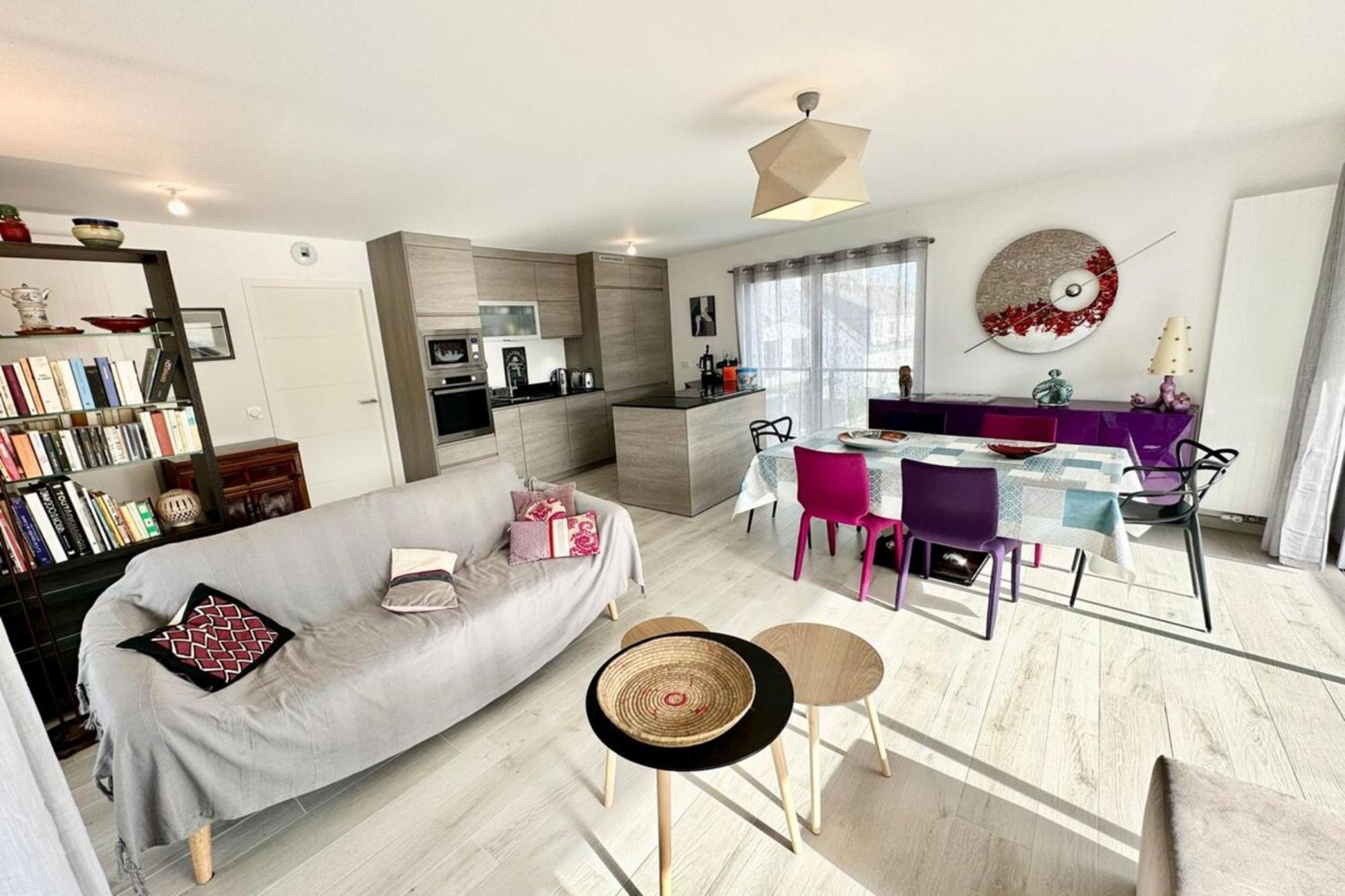 Appartement Spacieux T4 Neuf De Standing Plein Bourg