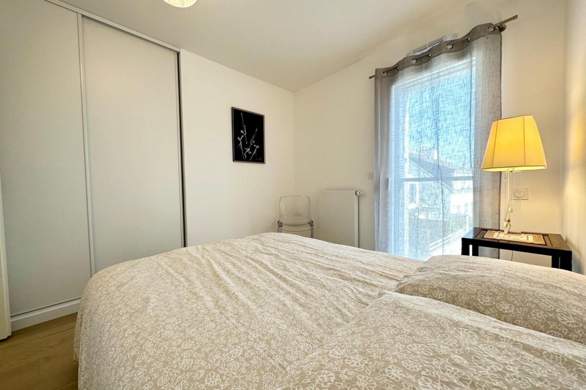 Apartment Spacieux T4 Neuf De Standing Plein Bourg *